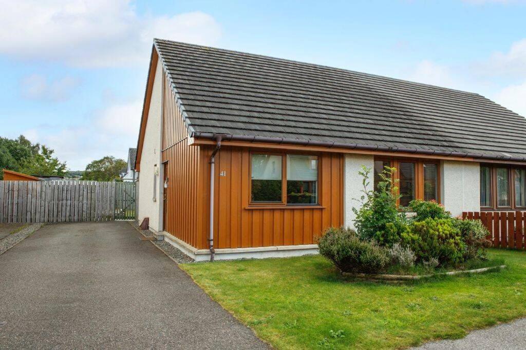 Modern 2 Bedroom Semi Detached House With Own Private Driveway Inverness Eksteriør bilde